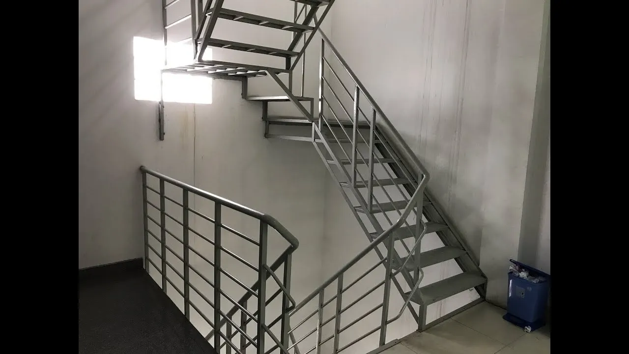 Thi công cầu thang sắt