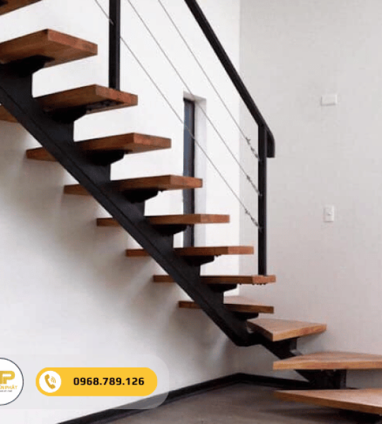 Cầu thang sắt mặt bậc gỗ