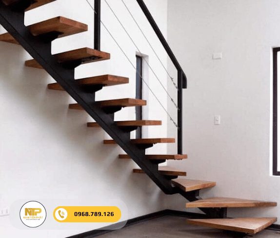Cầu thang sắt mặt bậc gỗ
