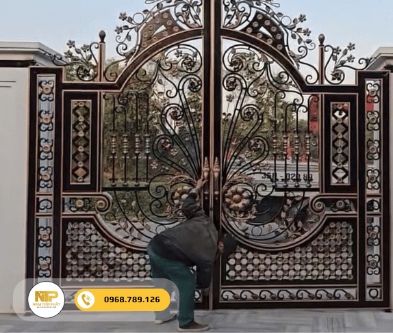 Cửa cổng sắt biệt thự