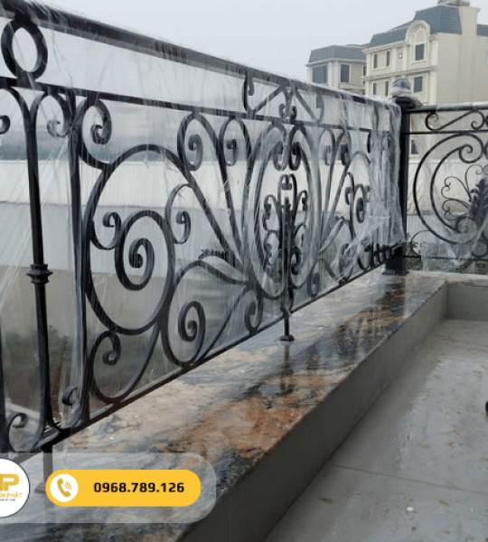 Lan can sắt nhà phố