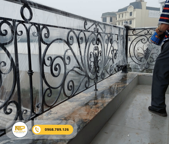 Lan can sắt nhà phố