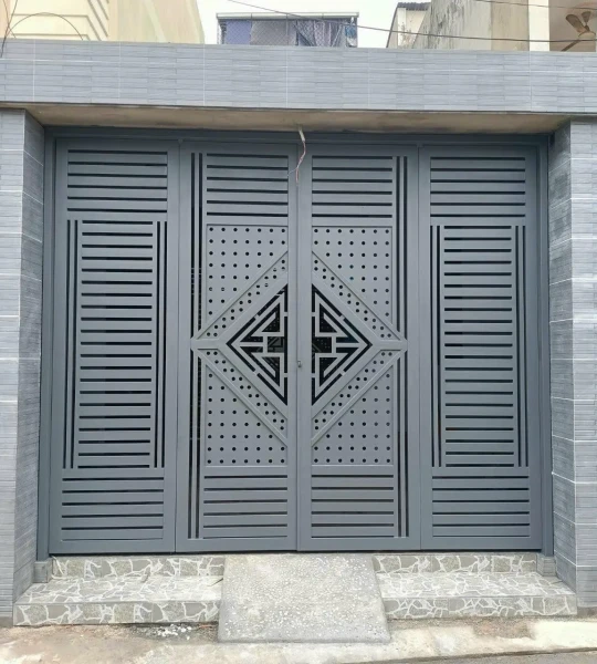 Cửa cổng sắt 4 cánh