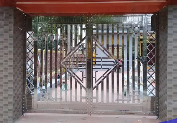 cua-cong-sat-ket-hop-inox