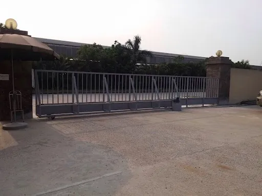 cua-cong-sat-kho-bai4