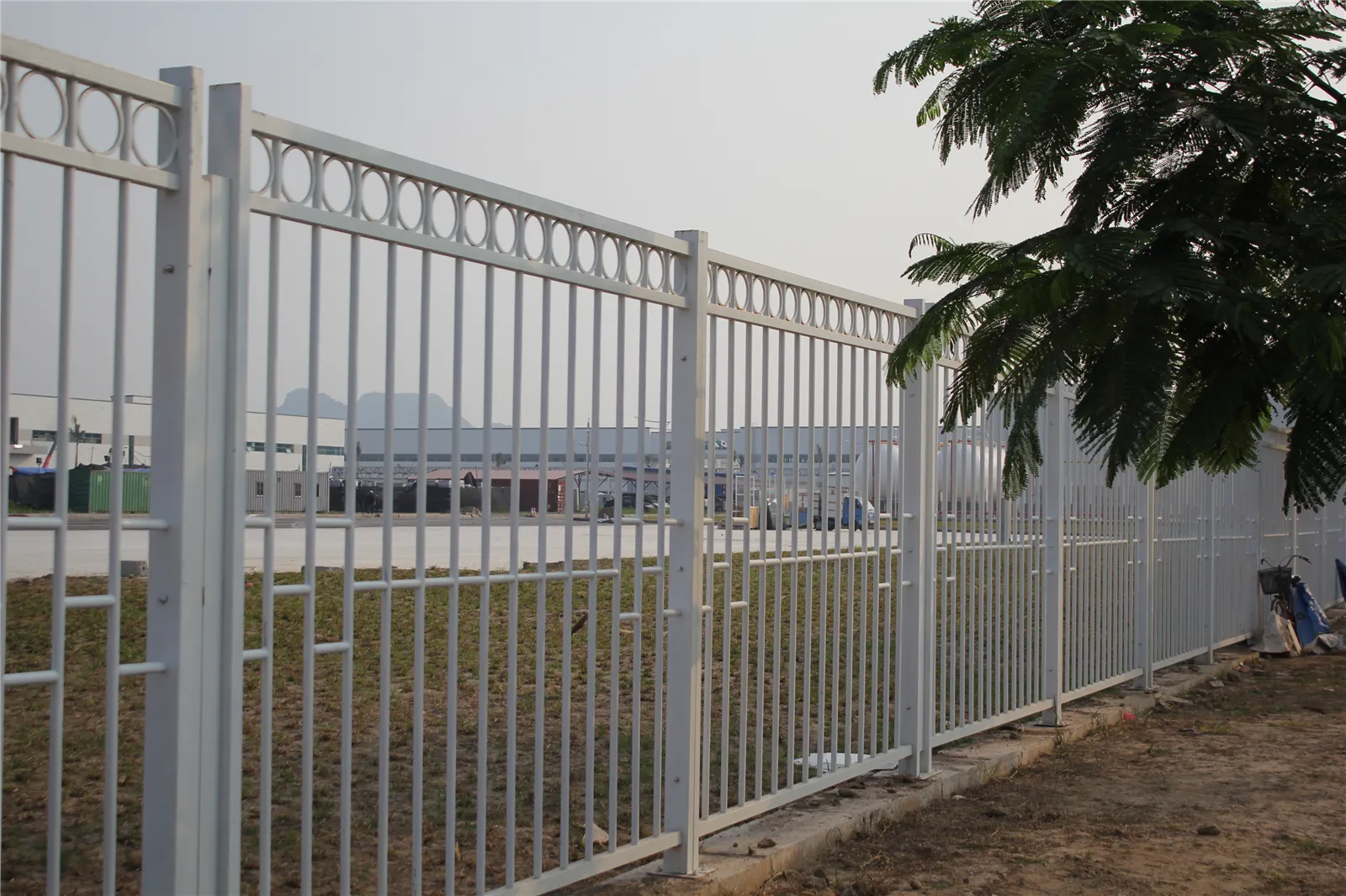 gia-cong-hang-rao-sat