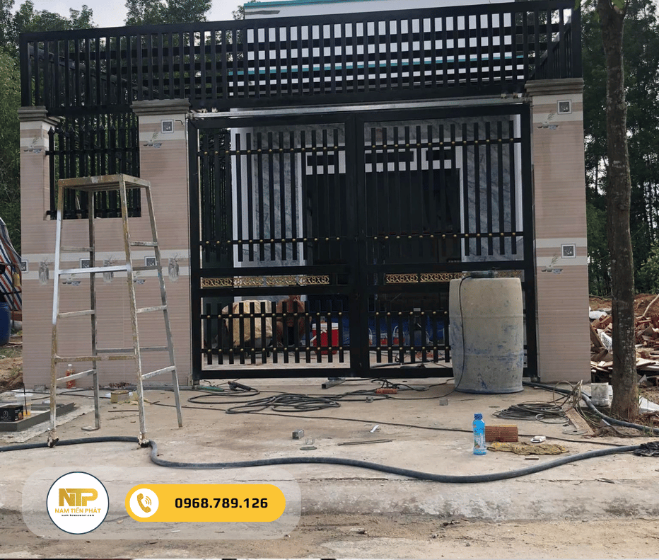 cua-cong-sat-nha-cap-4124