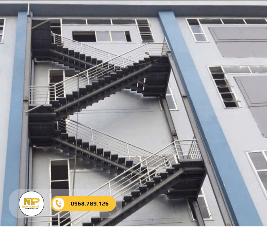 gia-cong-cau-thang-sat