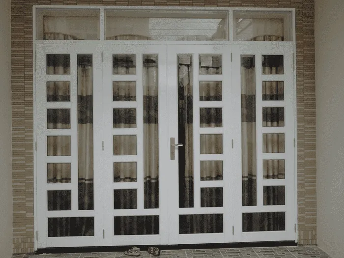 Cửa sắt kết hợp kính cường lực