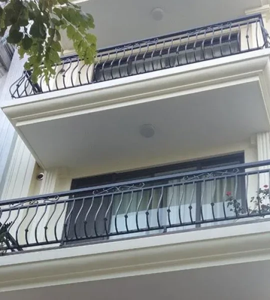 Lan can sắt ban công