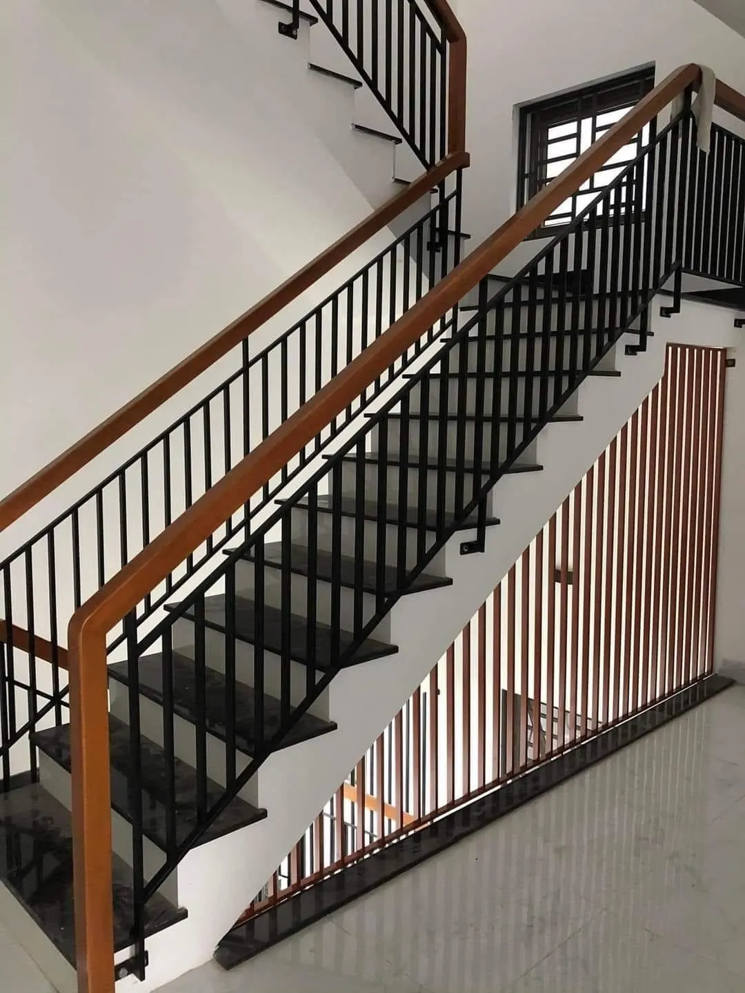 Lan can sắt cầu thang