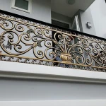 Lan can sắt cổ điển