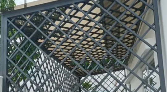 Thi công khung sắt bảo vệ theo yêu cầu
