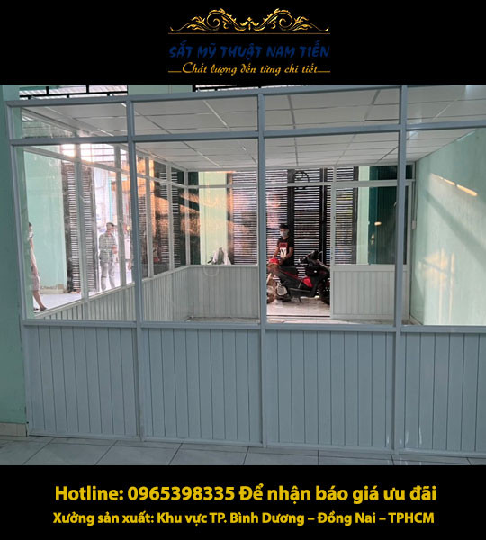 Vách ngăn kính giá rẻ - VNK02